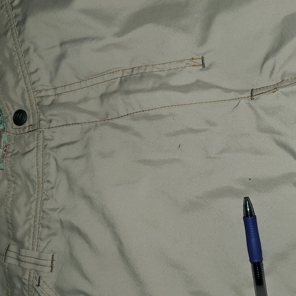 Vintage 90s Macgear Tan Cargo Shorts with Yellow Stitching size 40 - Picture 8 of 13